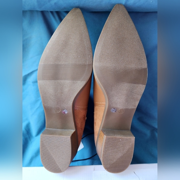 Liz Claiborne Womens Barrington Stacked Heel Booties honey ginger color - Picture 11 of 12